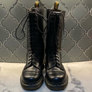 Doc Martens 1914 14 eyelet smooth leather boots